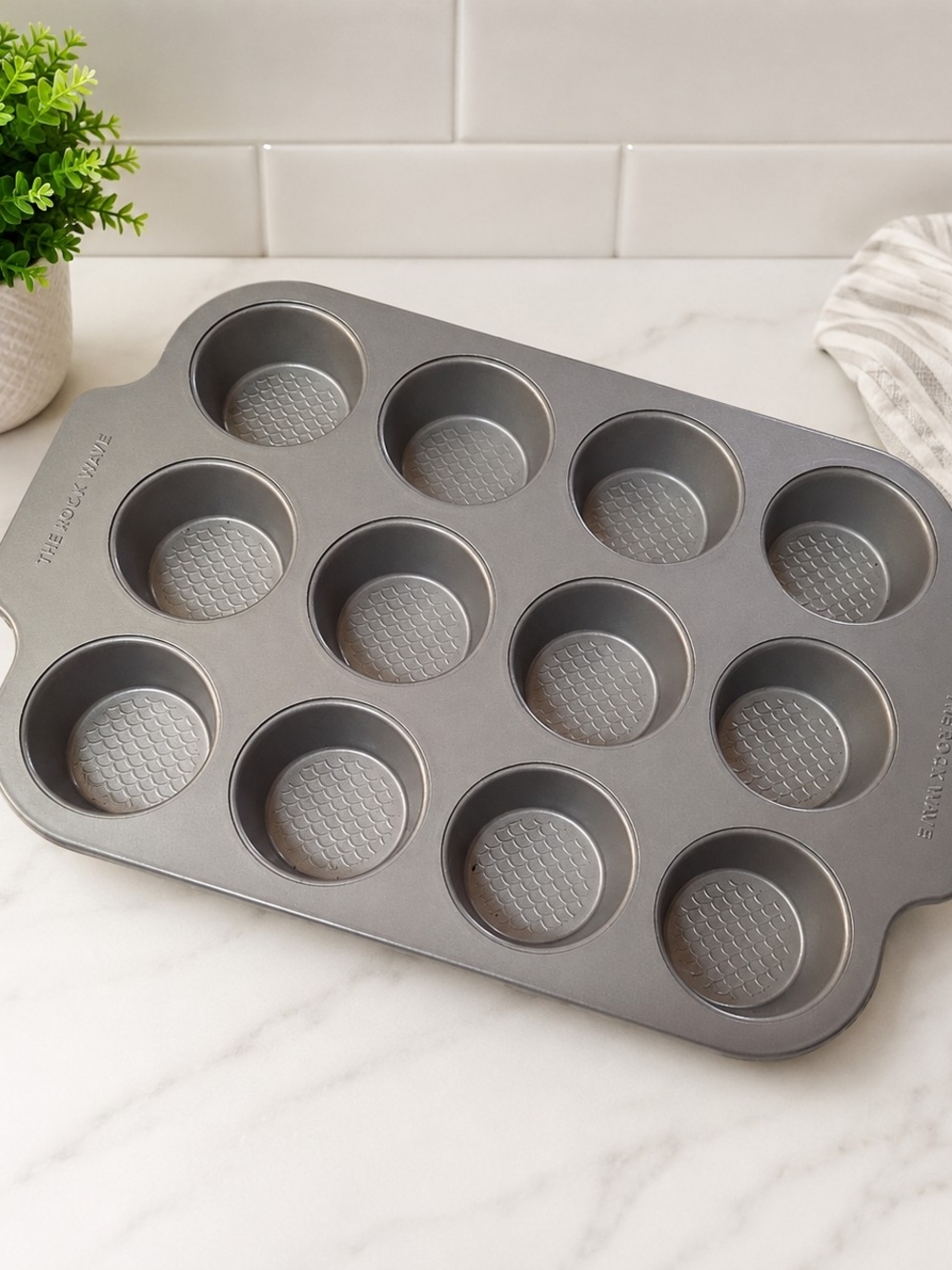 🍰 The Rock Wave 12-Cup Muffin & Cupcake Pan